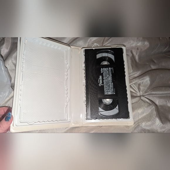 Disney's, animated Pinocchio, gold collection- VHS - Picture 2 of 3